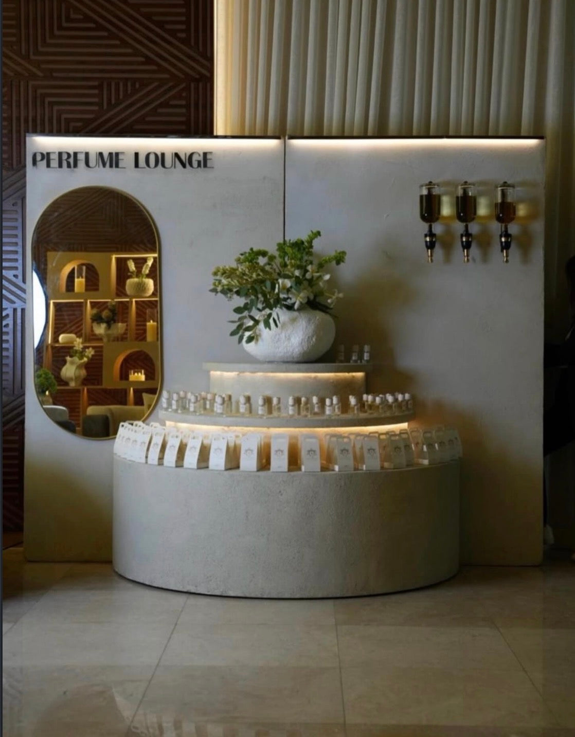 Signature stand